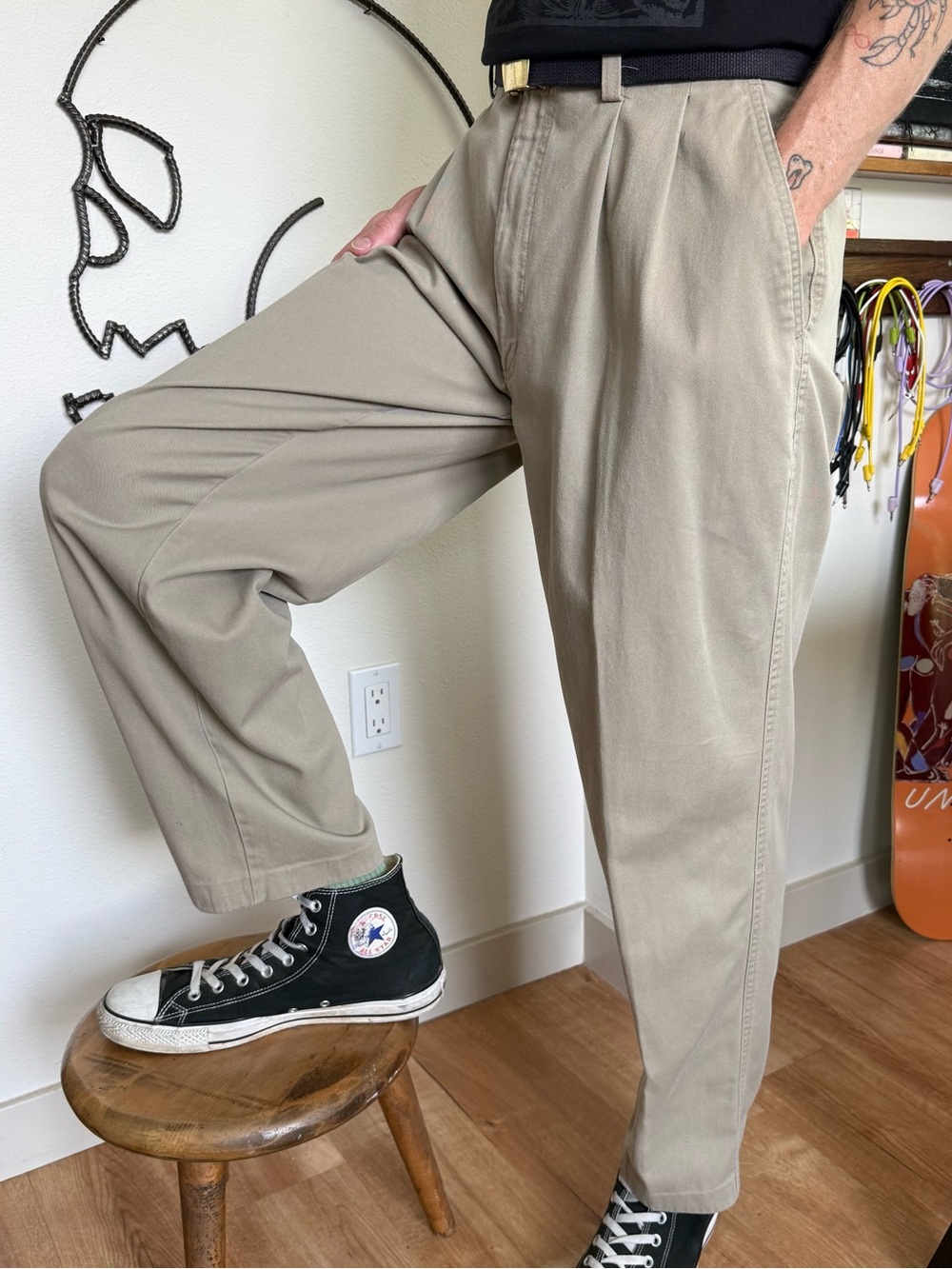 Northwest Territory Khaki Beige Pleated Men’s Pants - Picture 3 of 8
